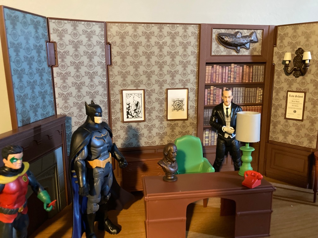 Review: Batman ’66 Wayne Manor Library